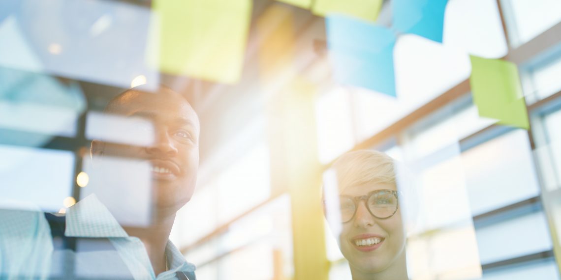 Transportar água na peneira