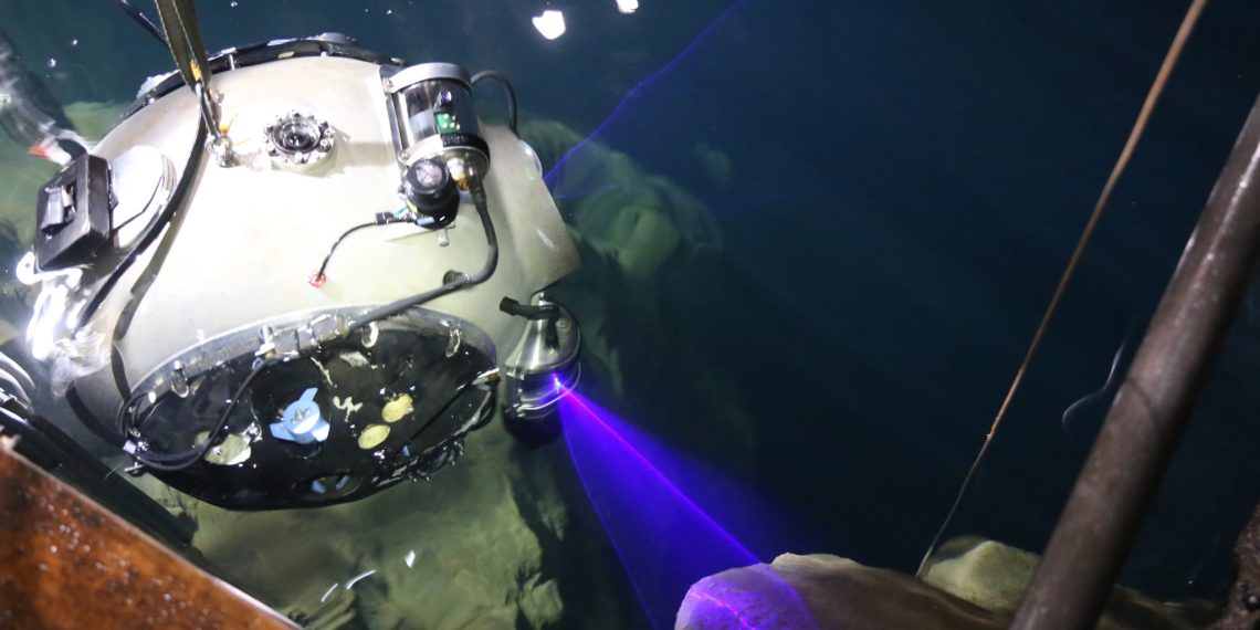 Robôs submarinos exploram mina no Reino Unido e caverna em Budapeste