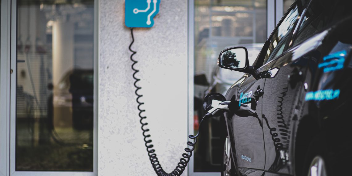 Laboratório de Redes Elétricas Inteligentes e Veículos Elétricos celebra dez anos de inovação em energia