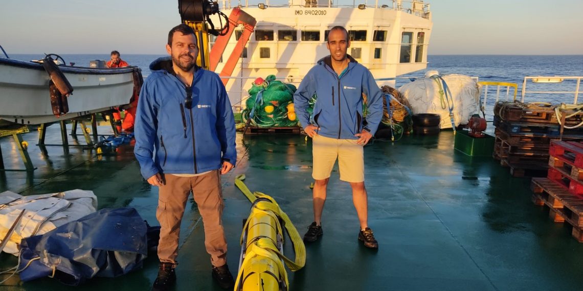 Investigadores INESC TEC operam veículo autónomo para recolher amostras do ambiente marinho
