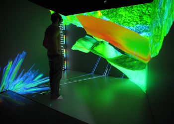 Secretária de Estado Adjunta e do Património Cultural visita laboratório INESC TEC MASSIVE