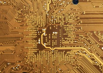 INESC TEC desenvolve investigação pioneira na aplicação de circuitos variacionais quânticos à aprendizagem de reforço