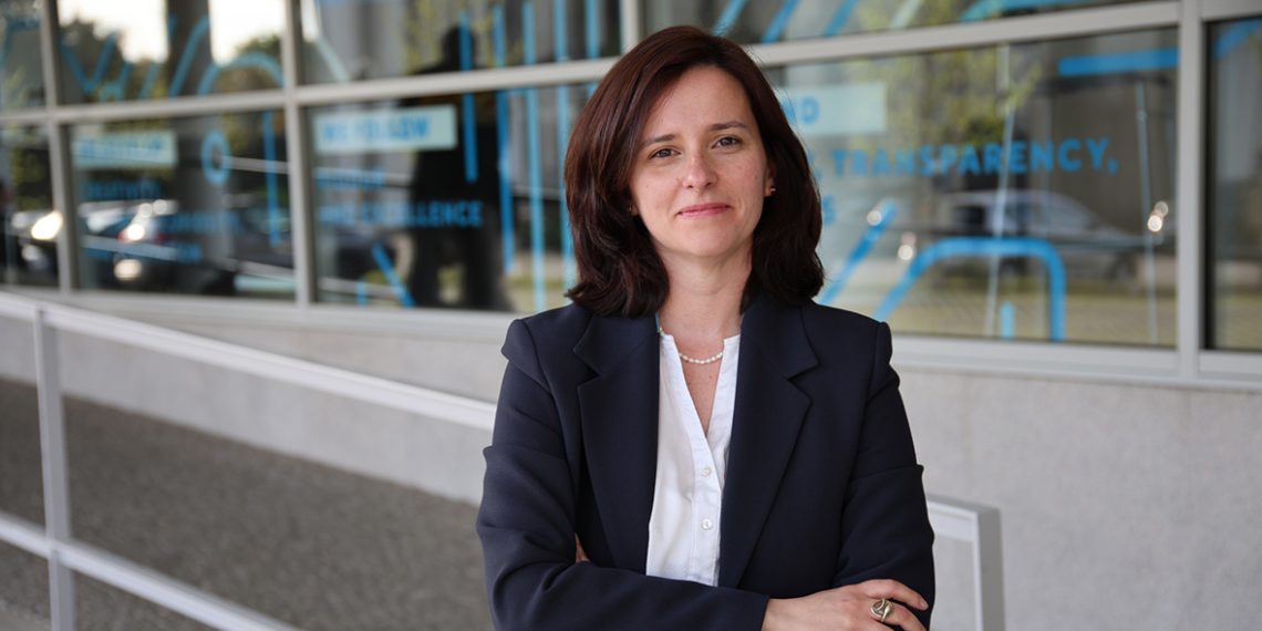 Clara ouviu o futuro nas ondas e veio para o Porto procurá-lo