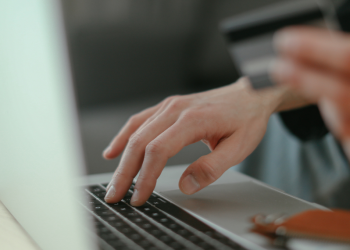 Diz-me quando procuras, dir-te-ei o que precisas. Colaboração INESC TEC-Amazon otimiza resultados dos motores de busca para datas comemorativas