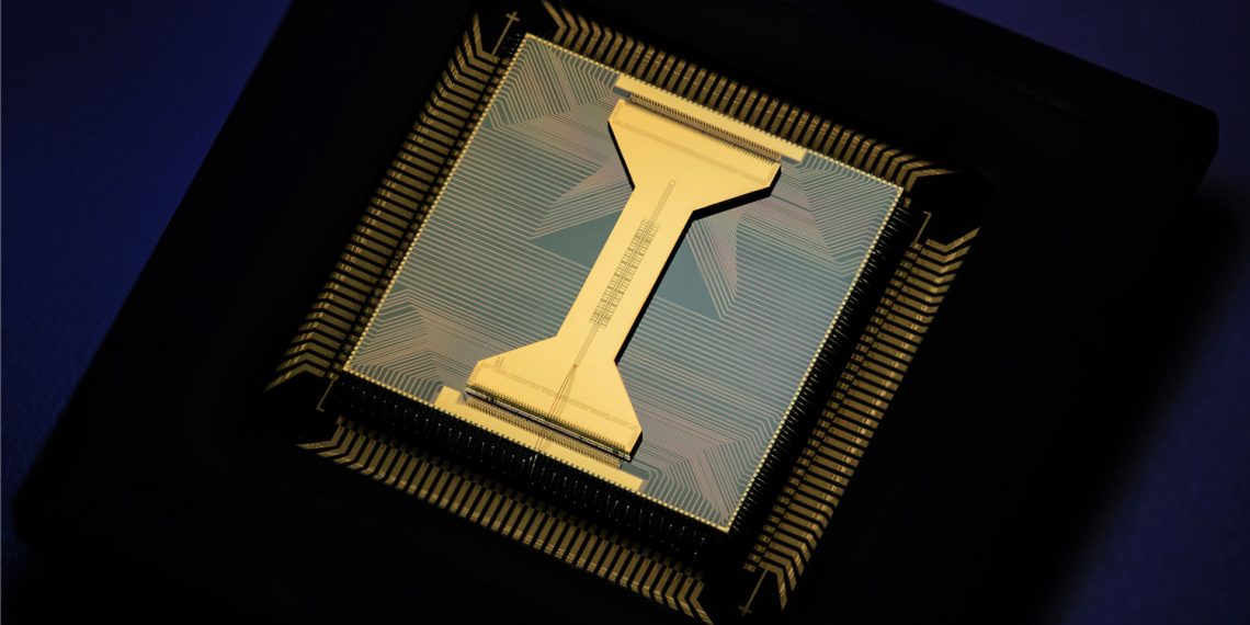 Putting quantum computers to the test: a new method with certified and scalable tests