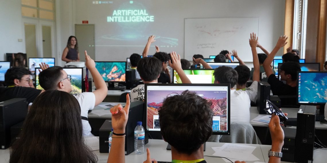 From high school to science: young students begin their journey into Computer Science with INESC TEC