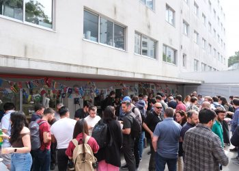 Várias nacionalidades entram num auditório. O que é que acontece? Discutem ciência e depois celebram a multiculturalidade
