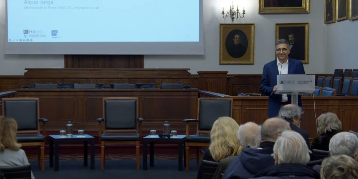 A IA faz-se de “primaveras, invernos” e (muitas) perguntas: Alípio Jorge foi ao passado, projetou o futuro – e tentou as respostas  